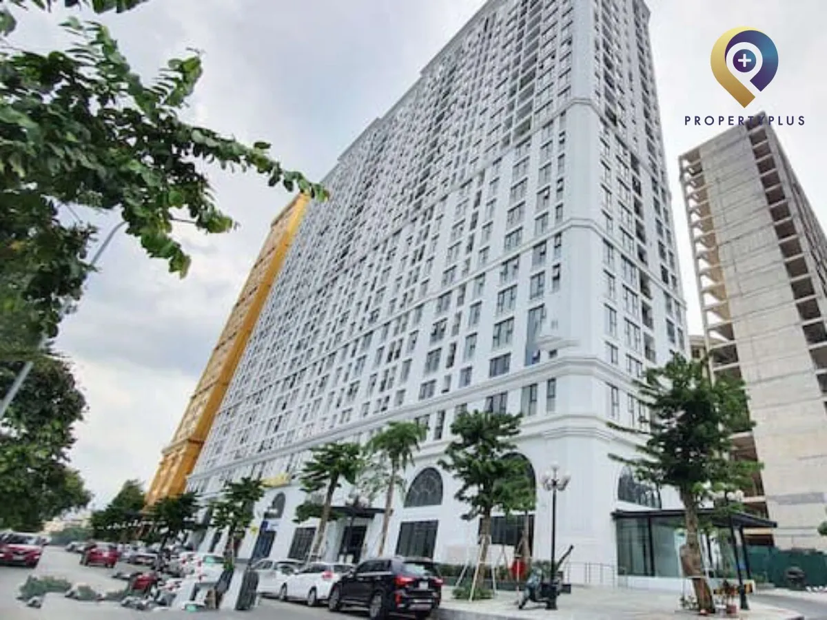 Full exterior view of The Golden Armor building in Ba Dinh, Hanoi.